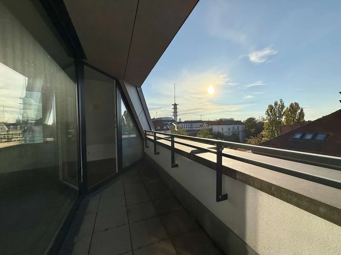 6 Zimmer Wohnung mit 167 m² in München – Bild 3