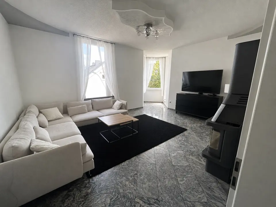 5 Zimmer Wohnung mit 140 m² in Hof – Bild 1