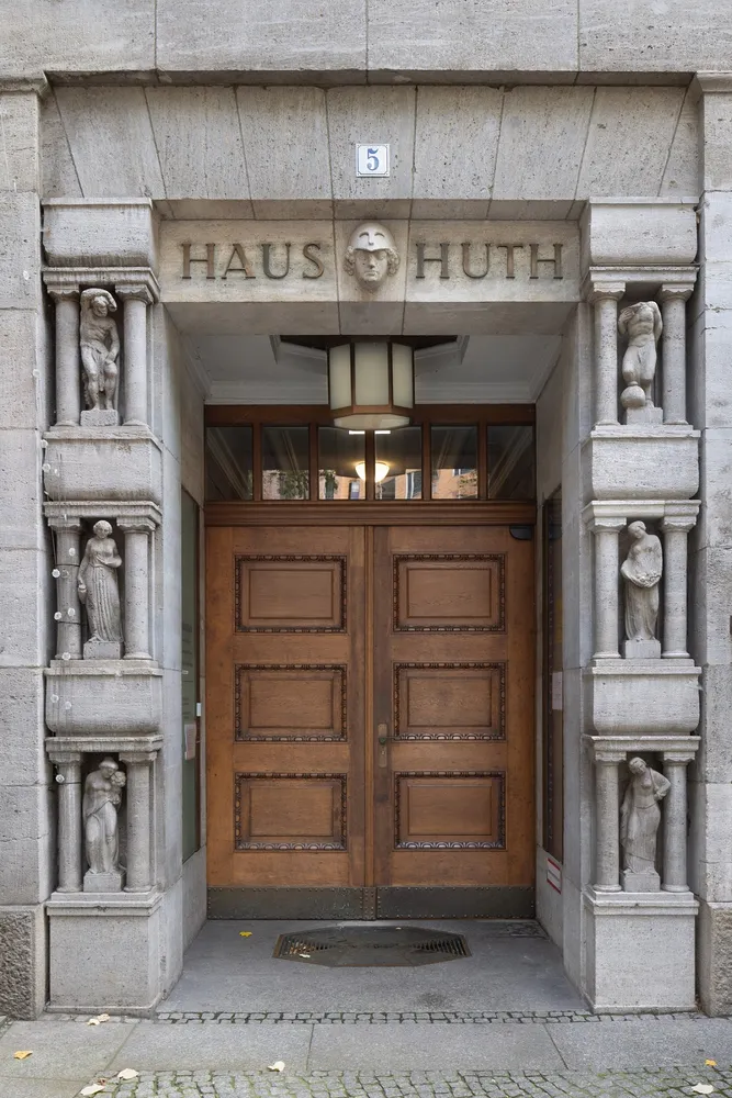 2 Zimmer Wohnung mit 71 m² in Berlin – Bild 1