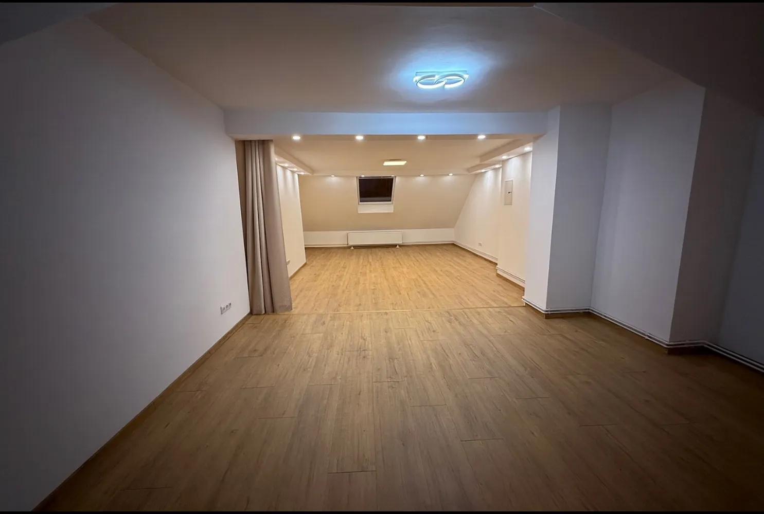 6 Zimmer Wohnung mit 145 m² in Duisburg – Bild 1