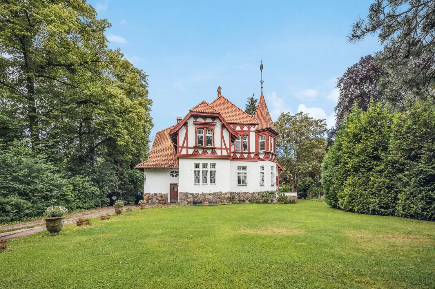 14 Zimmer Haus mit 705 m² in Berlin – Bild 2