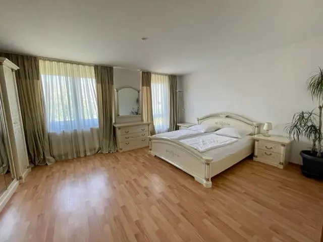 4 Zimmer Wohnung mit 140 m² in Bergheim – Bild 5