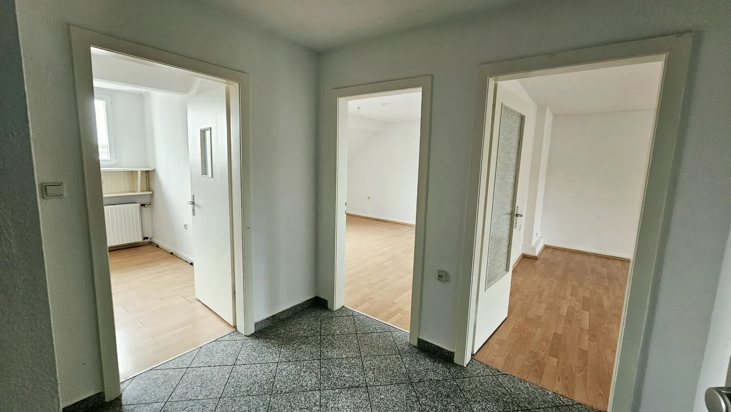 2 Zimmer Wohnung mit 78 m² in Krefeld – Bild 2