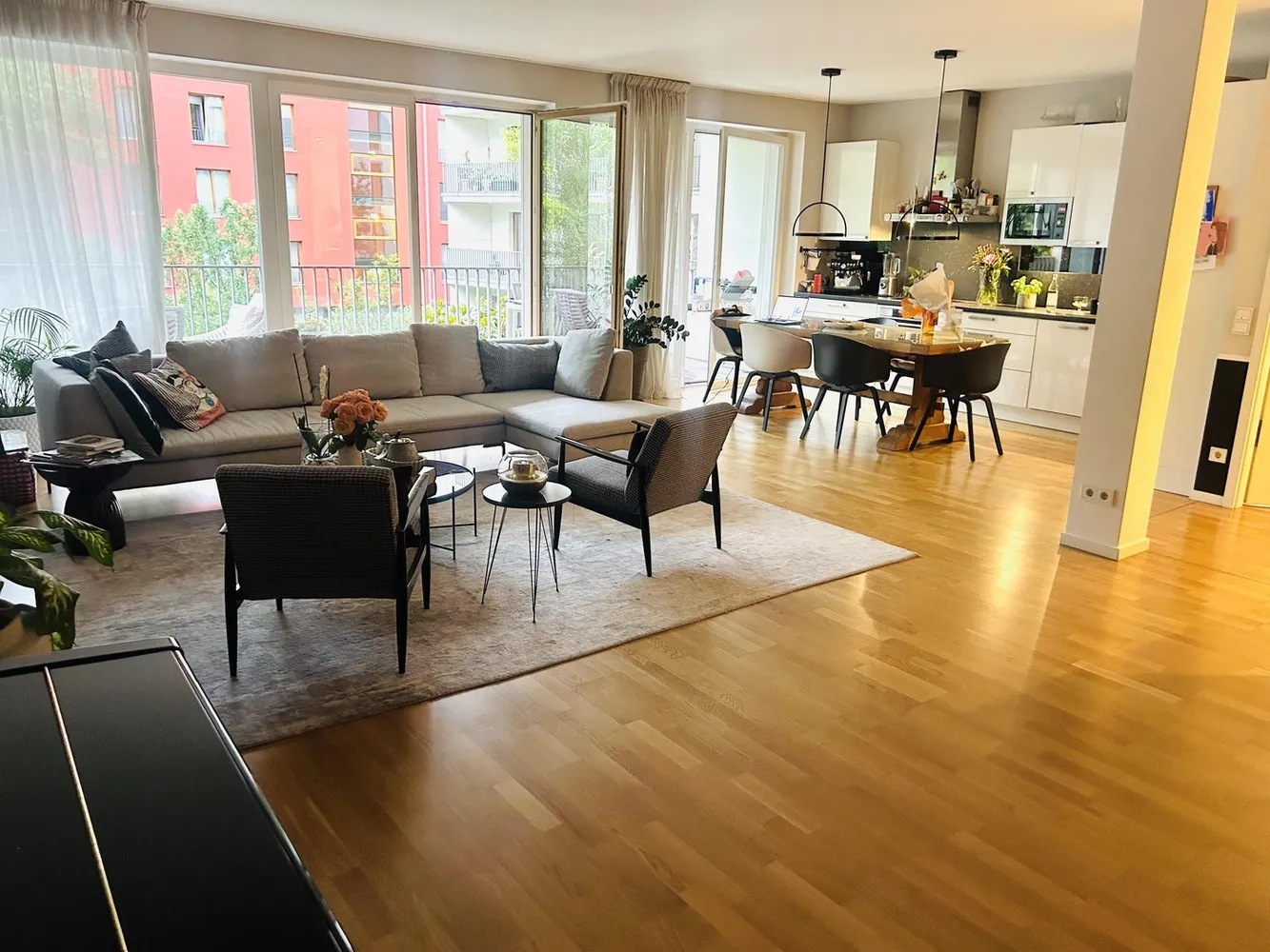 4 Zimmer Wohnung mit 155 m² in Frankfurt am Main – Bild 1