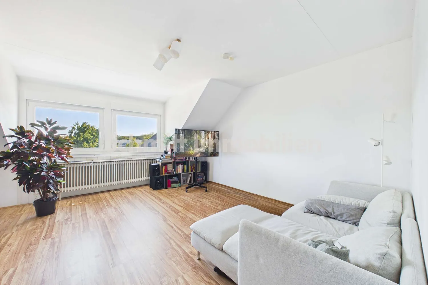 2 Zimmer Wohnung mit 77 m² in Frankfurt am Main – Bild 1