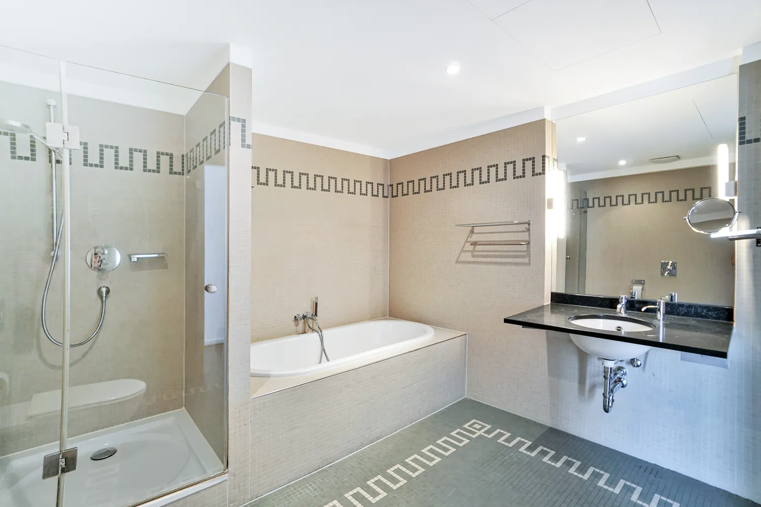 2 room apartment with 153 m² in Berlin – Photo 3