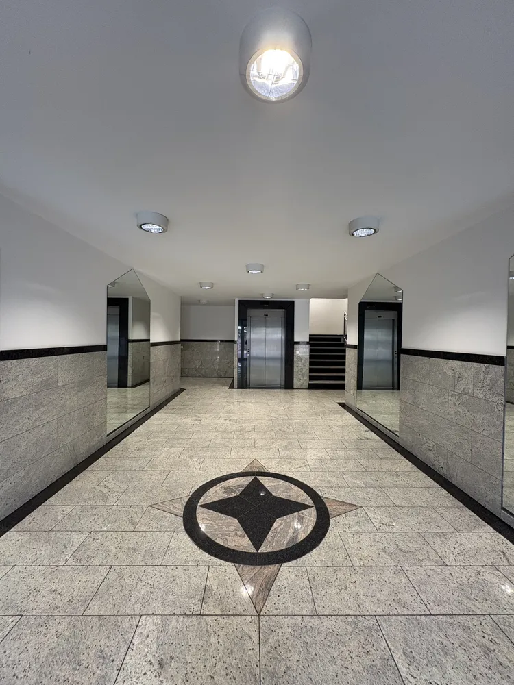 2 Zimmer Wohnung mit 84 m² in Düsseldorf – Bild 2