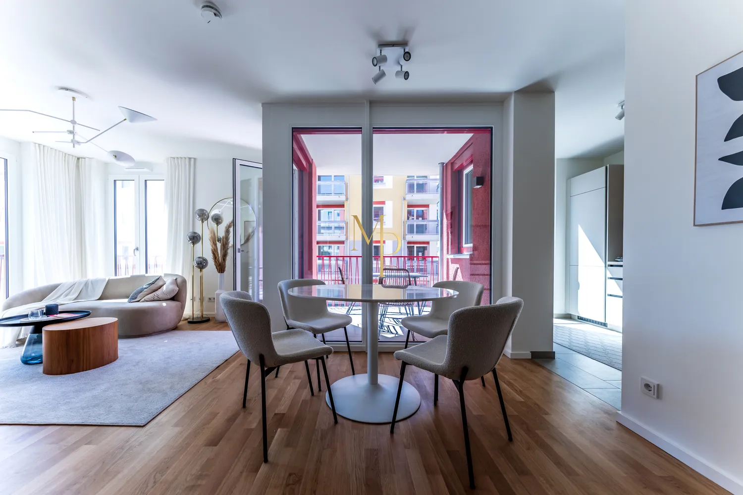 3 Zimmer Wohnung mit 83 m² in München – Bild 2