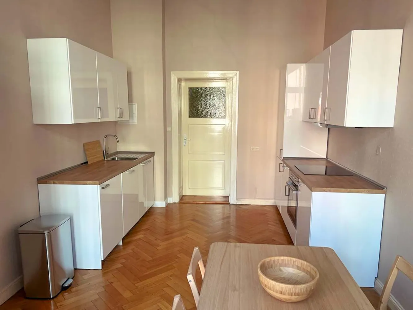 Shared room with 30 m² in Berlin – Photo 2