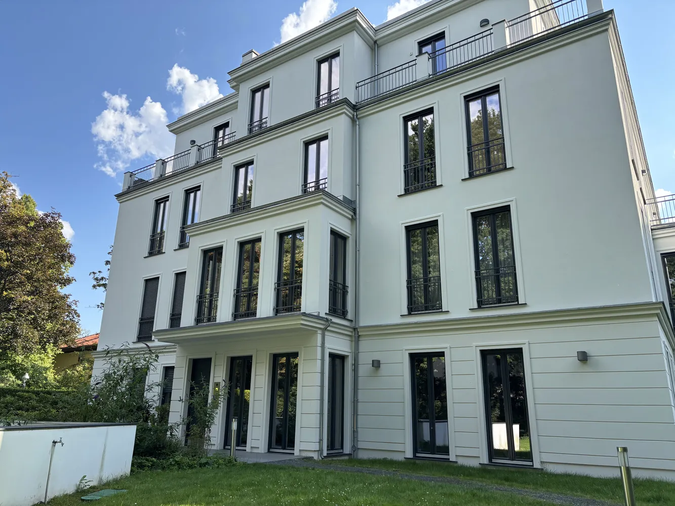 4 Zimmer Wohnung mit 148 m² in Berlin – Bild 1