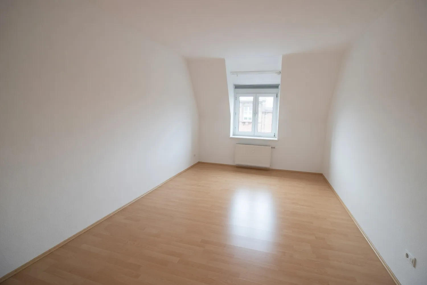4 Zimmer Wohnung mit 100 m² in Frankfurt am Main – Bild 2