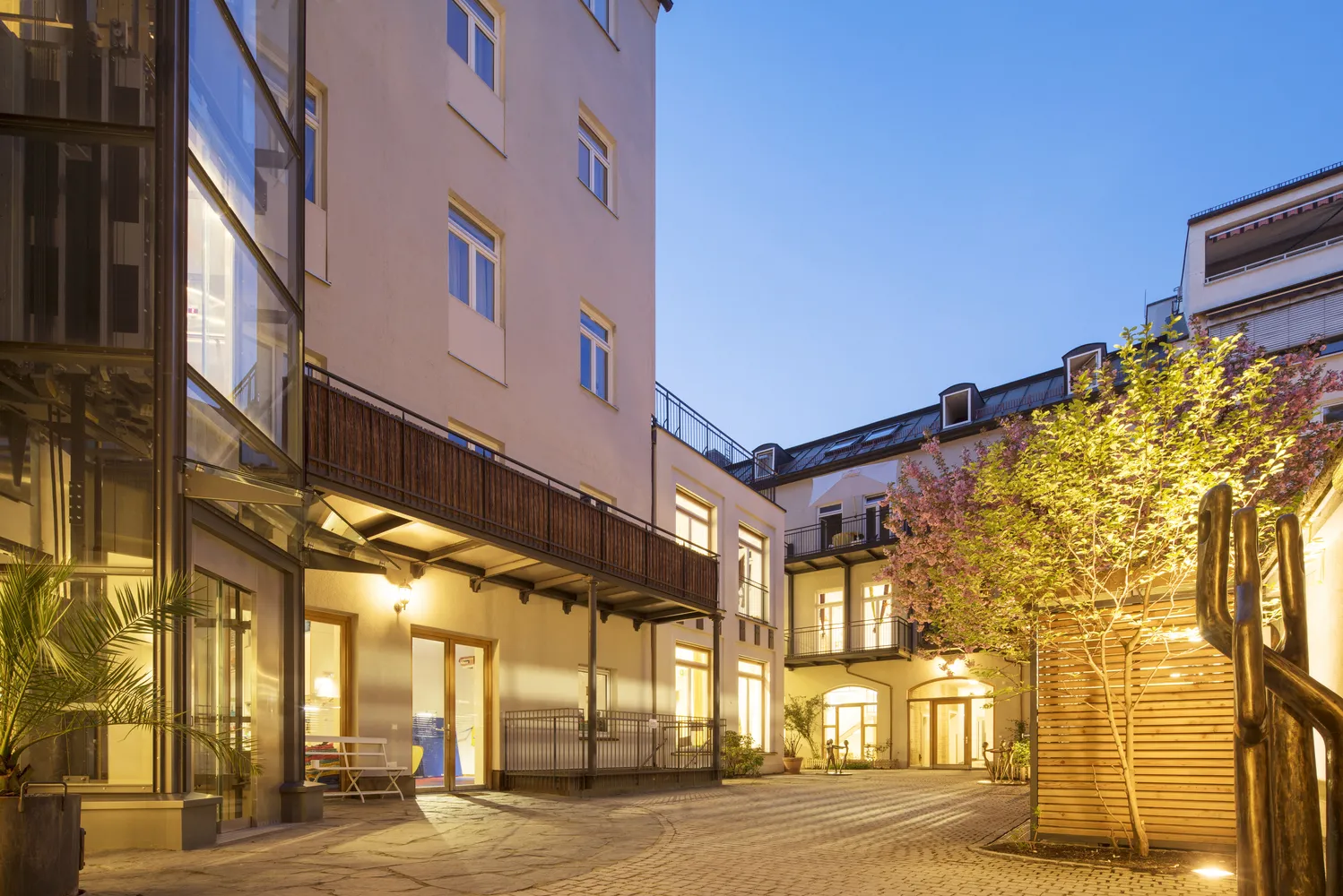 2 Zimmer Wohnung mit 81 m² in München – Bild 1
