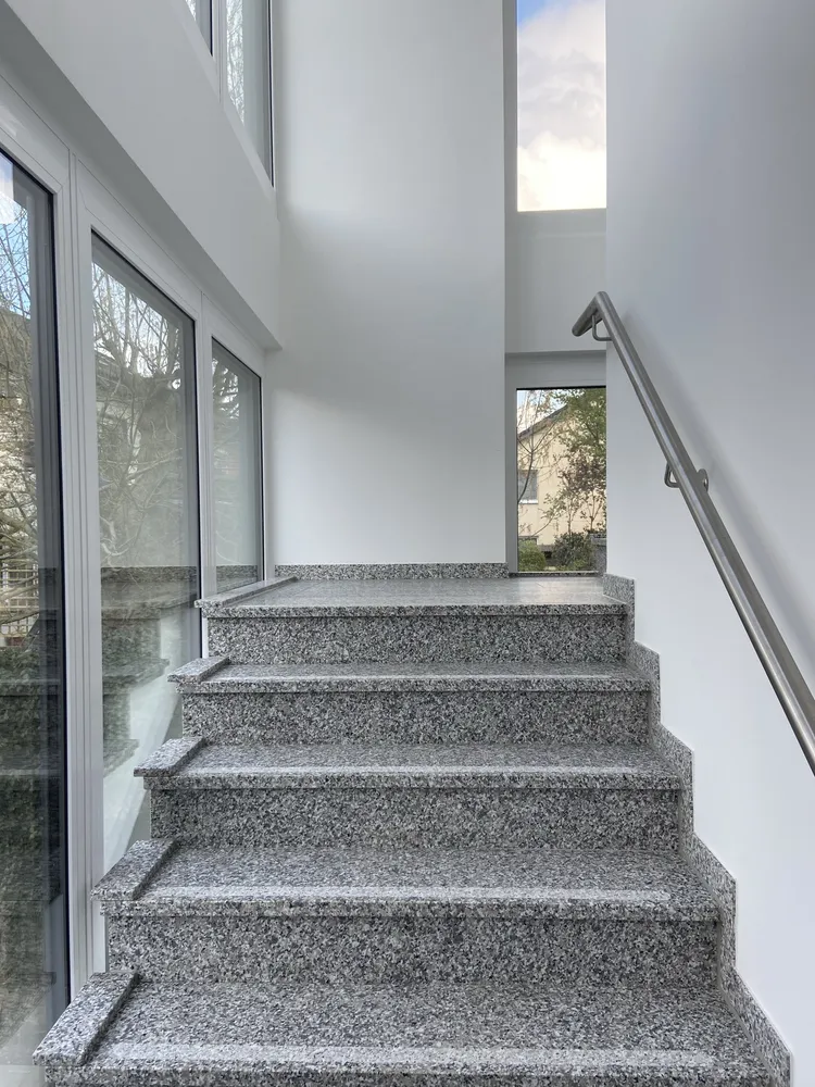 2 Zimmer Wohnung mit 81 m² in Bergisch Gladbach – Bild 2