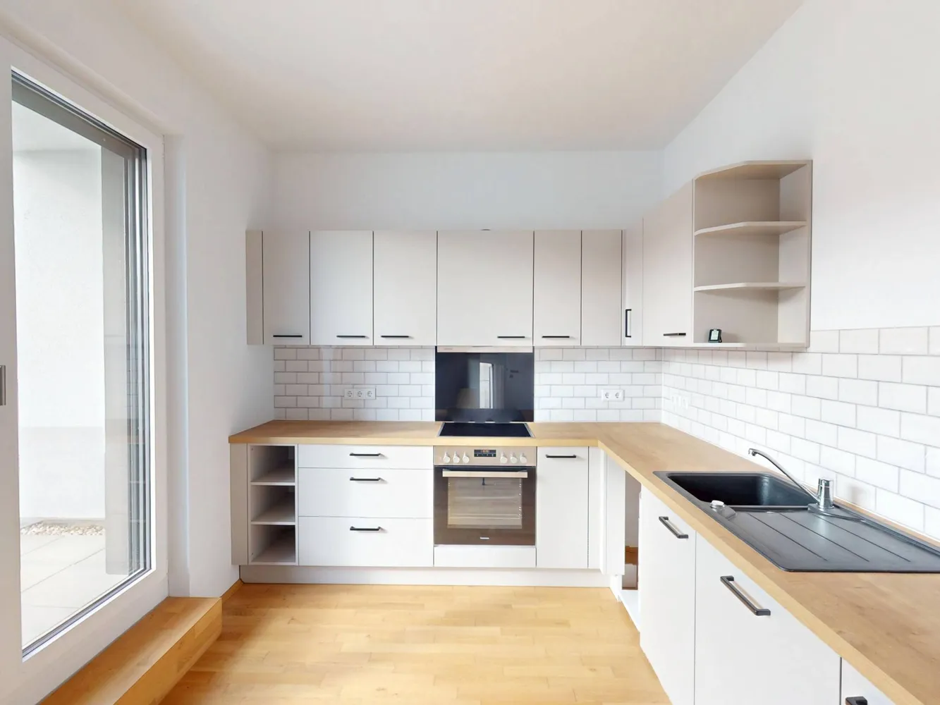 2 room apartment with 80 m² in Berlin – Photo 2