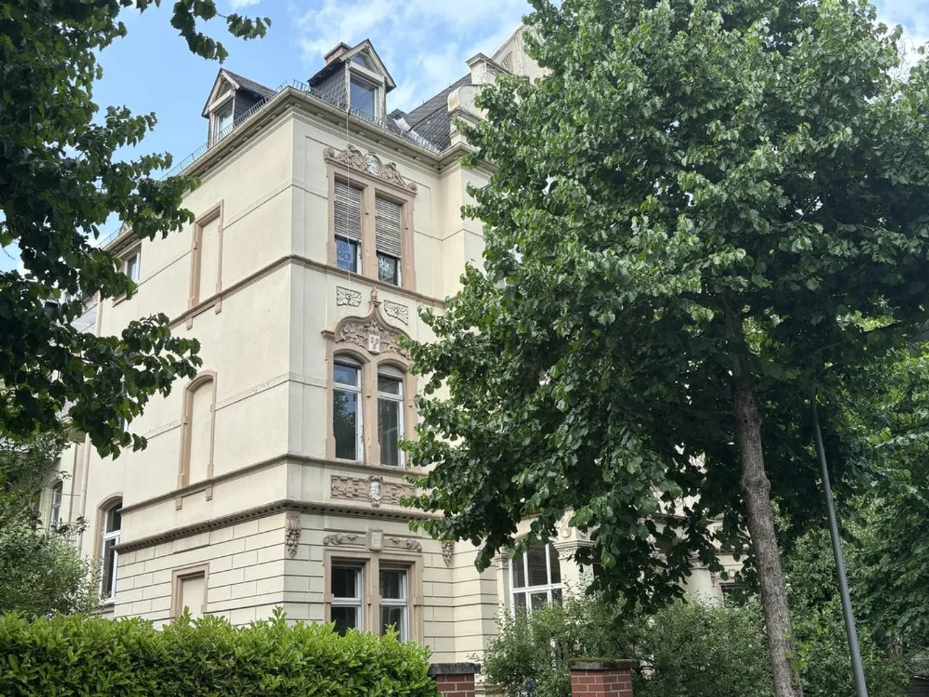 5 Zimmer Wohnung mit 158 m² in Wiesbaden – Bild 1