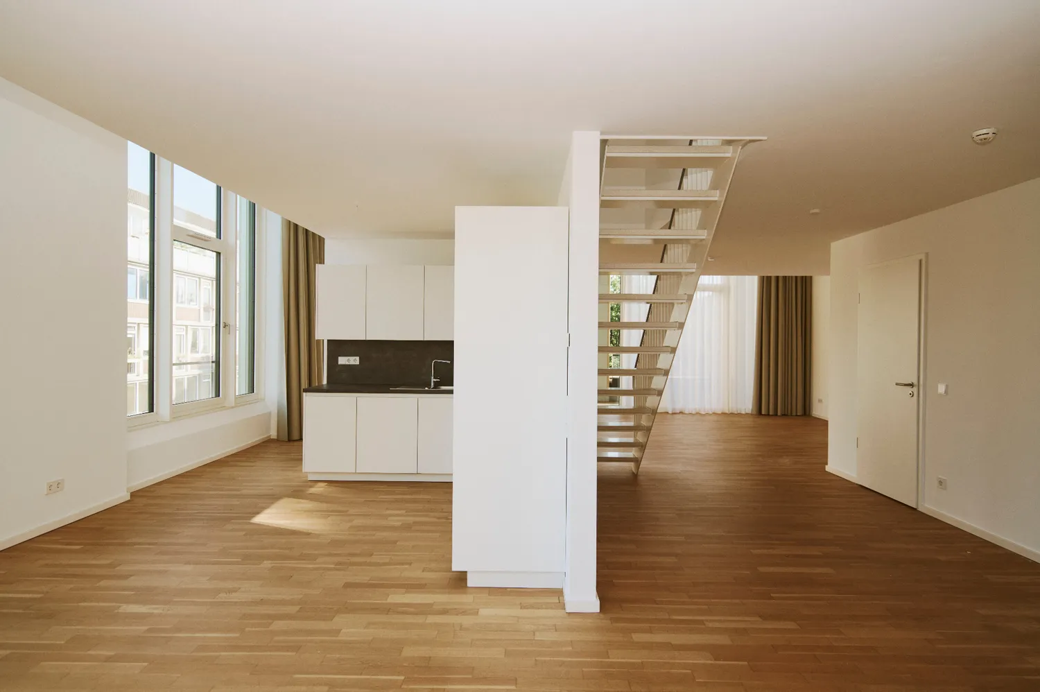2 Zimmer Wohnung mit 186 m² in Hannover – Bild 1