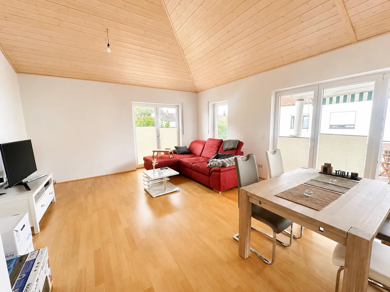 3 Zimmer Wohnung mit 100 m² in Augsburg – Bild 2
