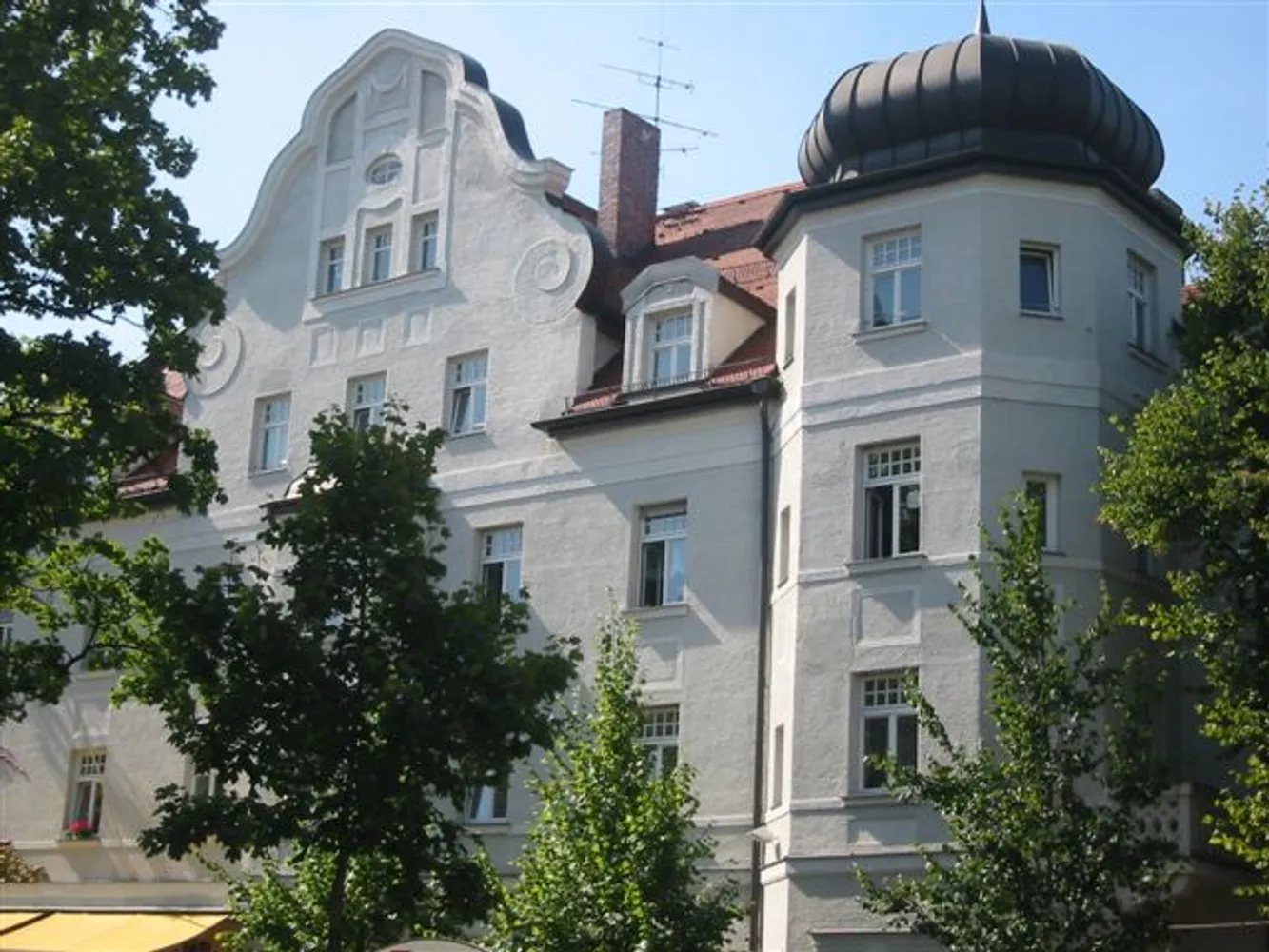 5 Zimmer Wohnung mit 153 m² in München – Bild 1