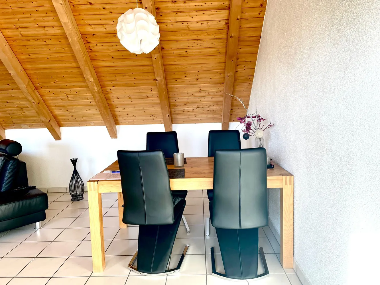 3 Zimmer Wohnung mit 102 m² in Wiesbaden – Bild 2