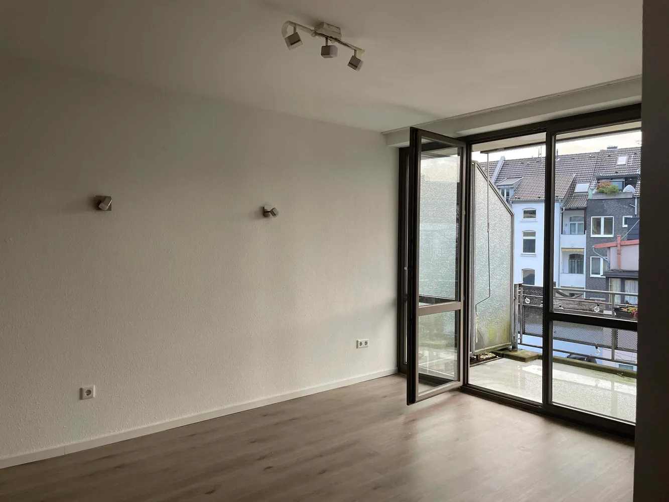 2 room apartment with 50 m² in Düsseldorf – Photo 3