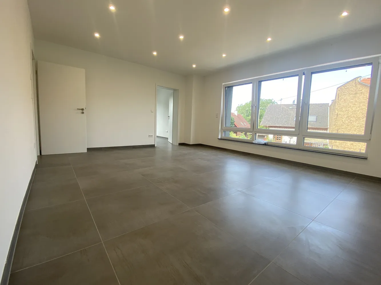 4 Zimmer Wohnung mit 110 m² in Wiesbaden – Bild 1