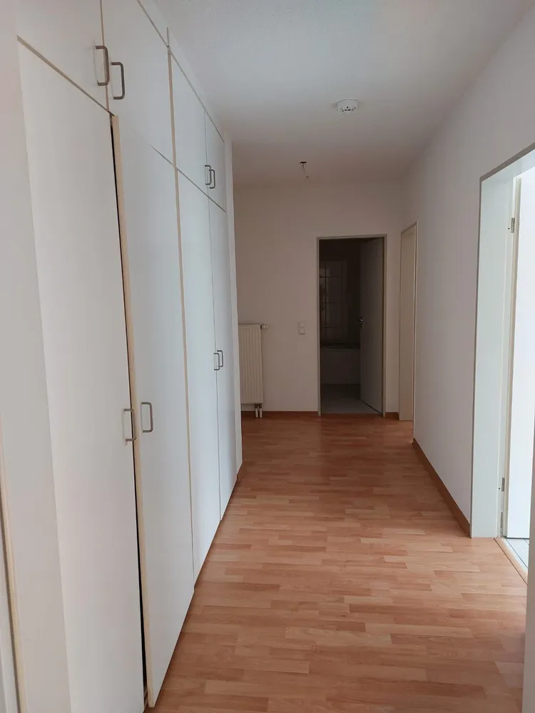 2 Zimmer Wohnung mit 77 m² in Halle (Saale) – Bild 2