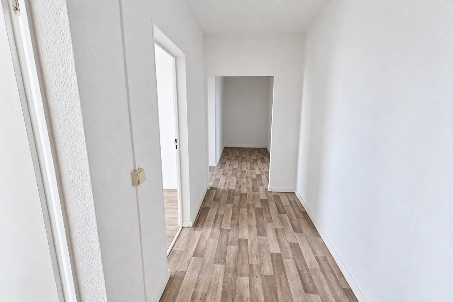 3 Zimmer Wohnung mit 69 m² in Neubrandenburg – Bild 2