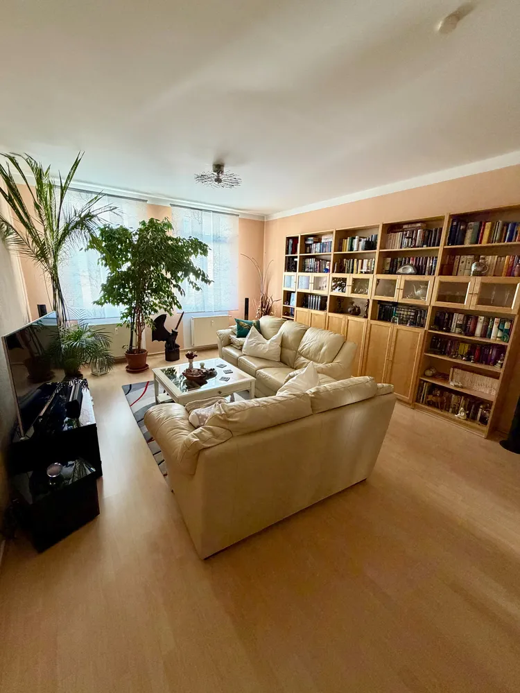 4 Zimmer Wohnung mit 120 m² in Halle (Saale) – Bild 1