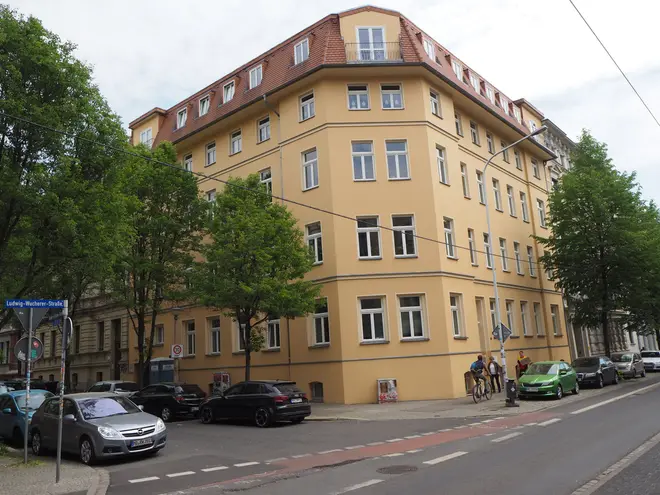 4 Zimmer Wohnung mit 96 m² in Halle (Saale) – Bild 1