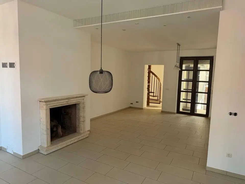 4 Zimmer Wohnung mit 140 m² in Tönisvorst – Bild 1