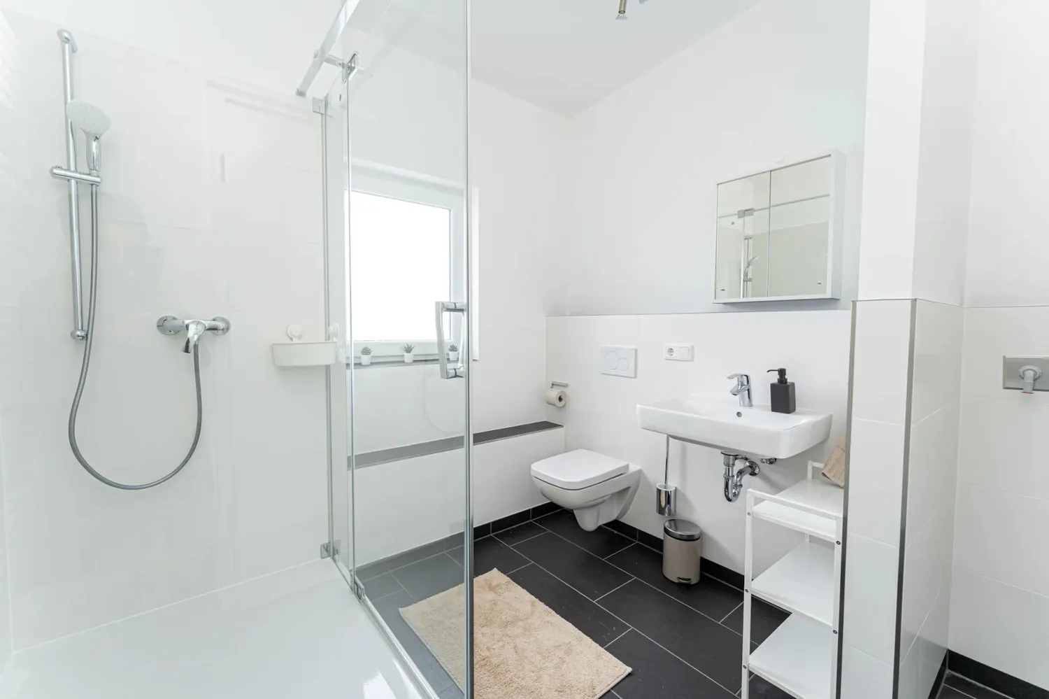 Shared room with 14 m² in Berlin – Photo 5