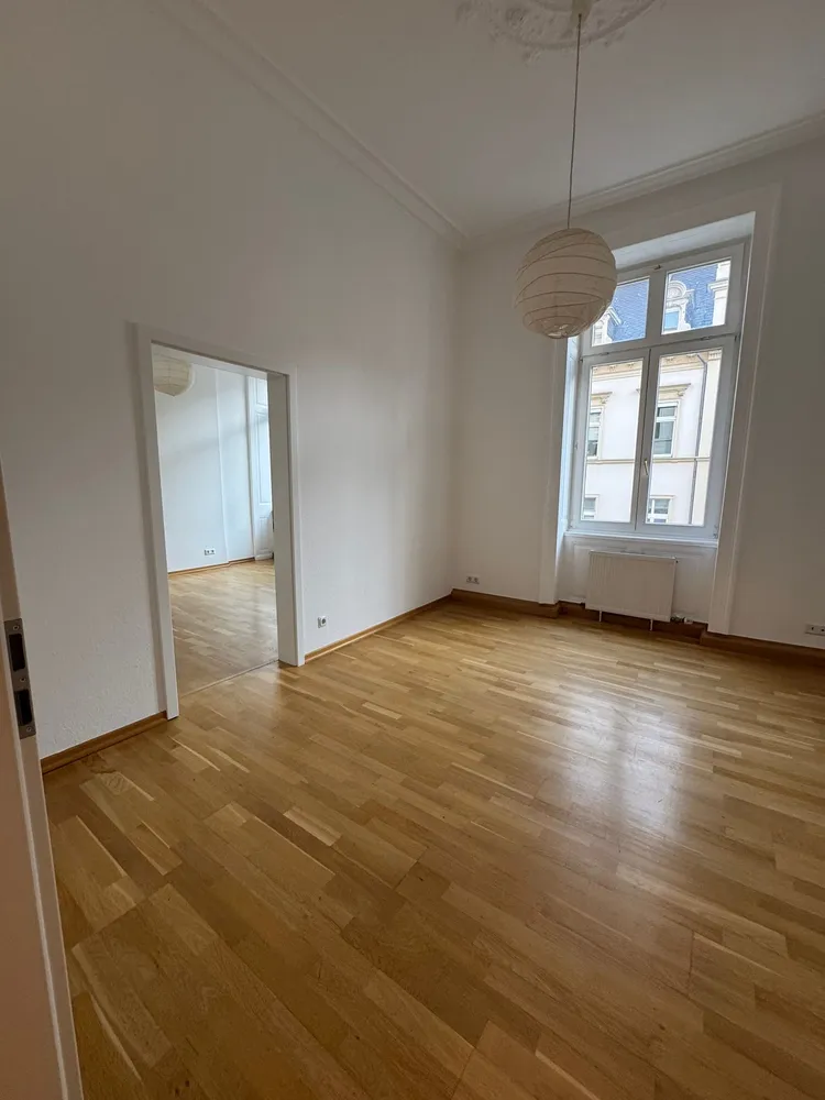 5 Zimmer Wohnung mit 126 m² in Wiesbaden – Bild 2