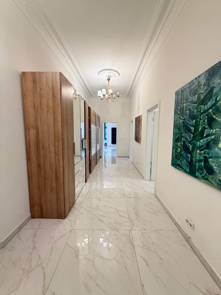 6 Zimmer Wohnung mit 228 m² in Hamburg – Bild 5
