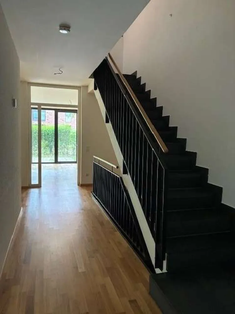 6 Zimmer Wohnung mit 161 m² in Hamburg – Bild 2