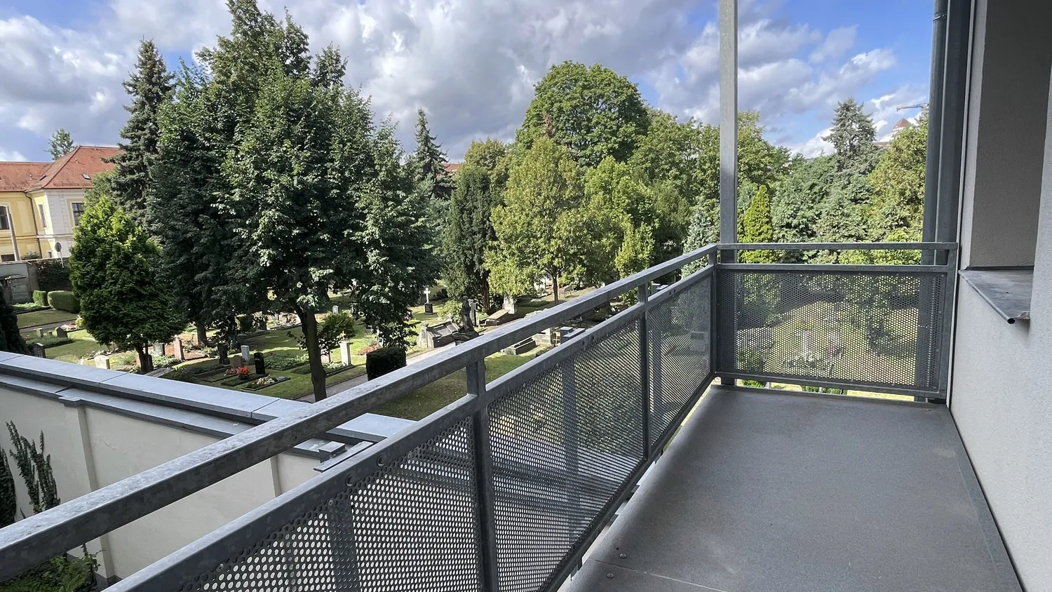 2 Zimmer Wohnung mit 168 m² in Dresden – Bild 5