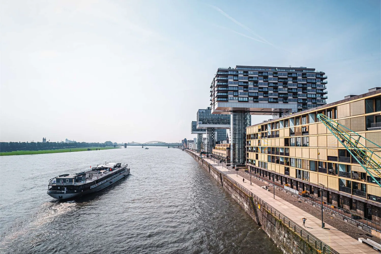 2 Zimmer Wohnung mit 133 m² in Köln – Bild 1