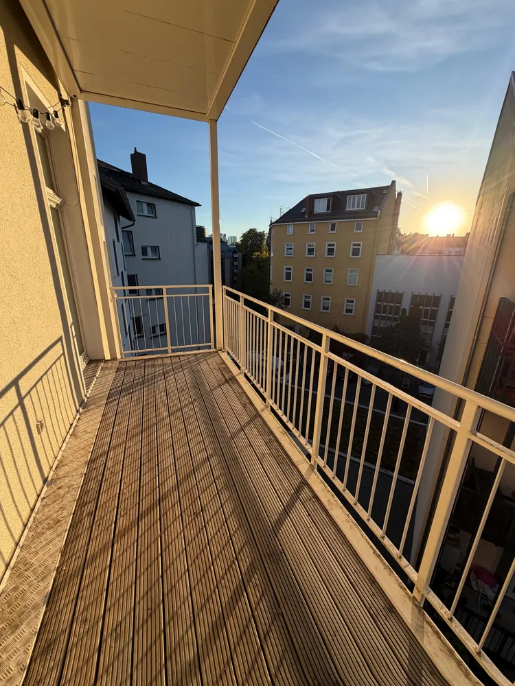 4 Zimmer Wohnung mit 115 m² in Frankfurt am Main – Bild 1