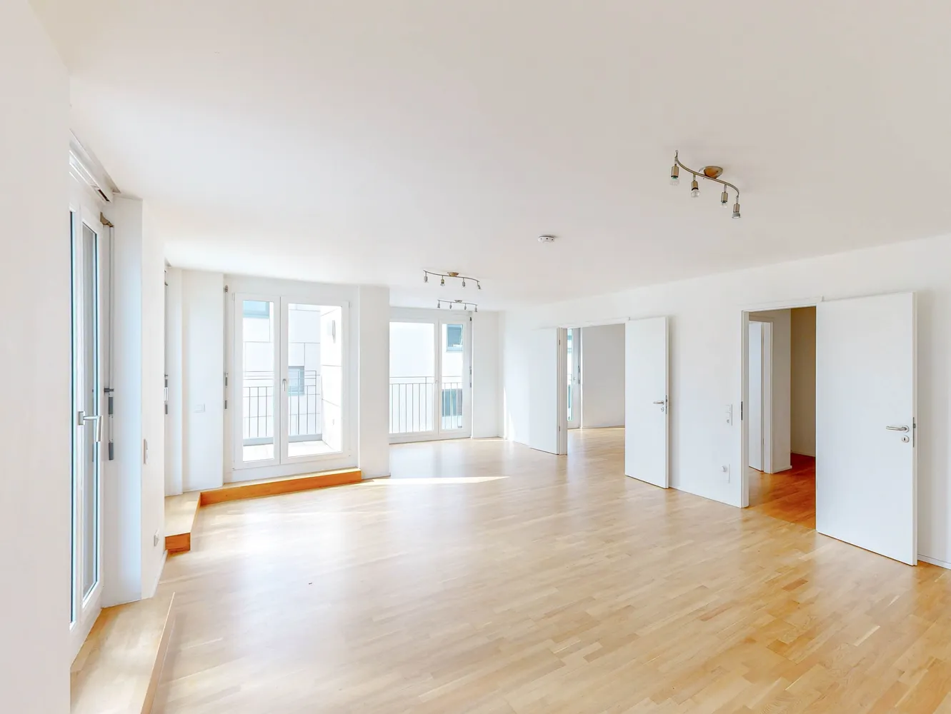 5 Zimmer Wohnung mit 184 m² in Stuttgart – Bild 1