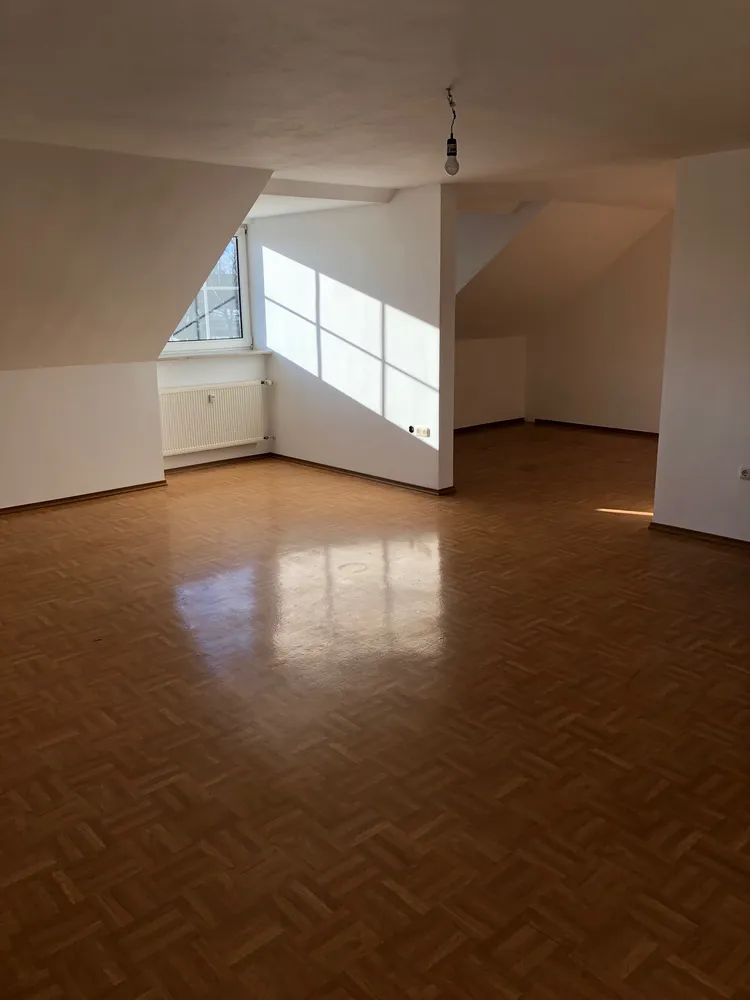 5 Zimmer Wohnung mit 160 m² in Weiden in der Oberpfalz – Bild 2