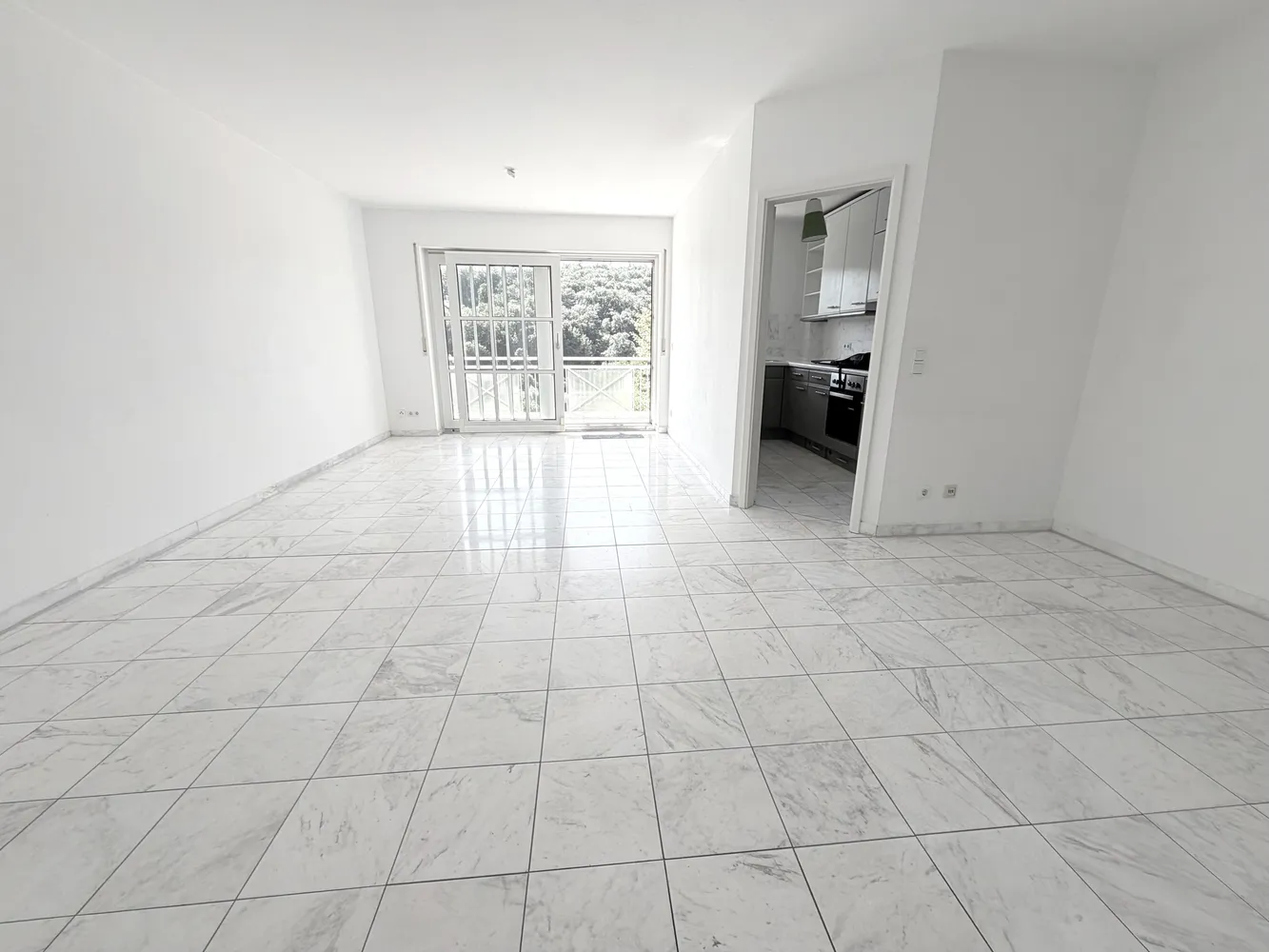 3 Zimmer Wohnung mit 102 m² in Wiesbaden – Bild 3