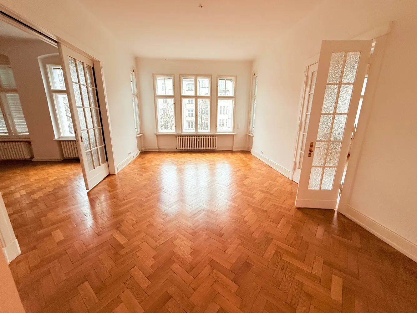6 Zimmer Wohnung mit 209 m² in Berlin – Bild 2