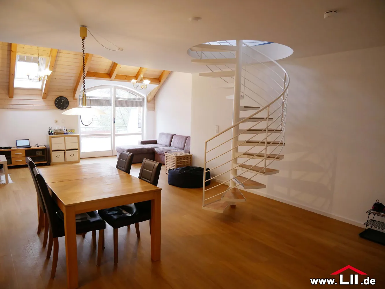5 Zimmer Wohnung mit 130 m² in Frankfurt am Main – Bild 1