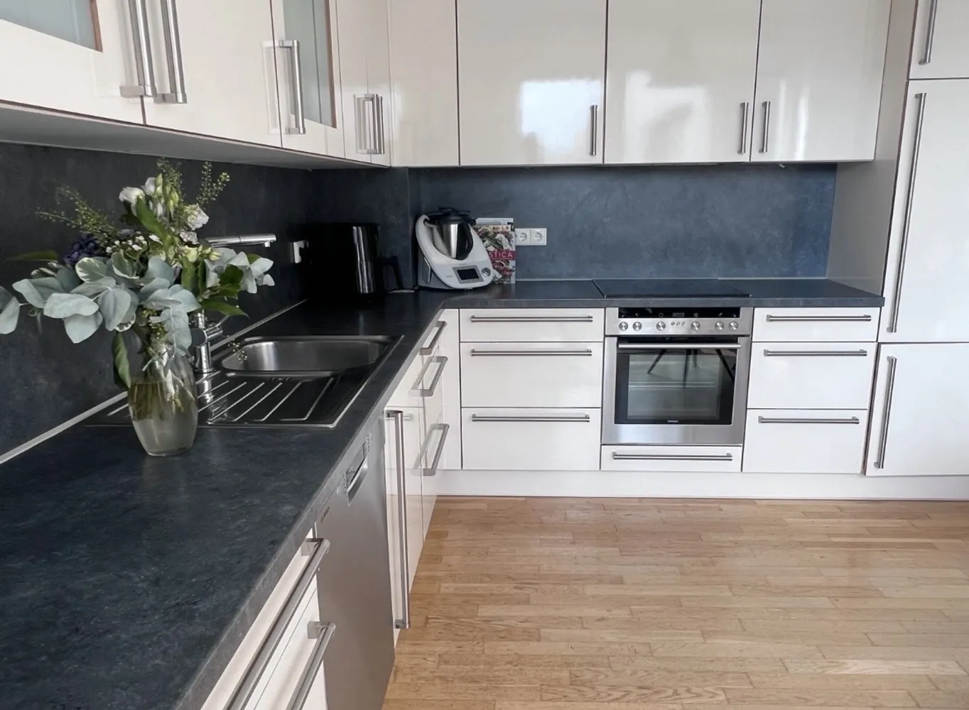 2 Zimmer Wohnung mit 92 m² in Hamburg – Bild 3