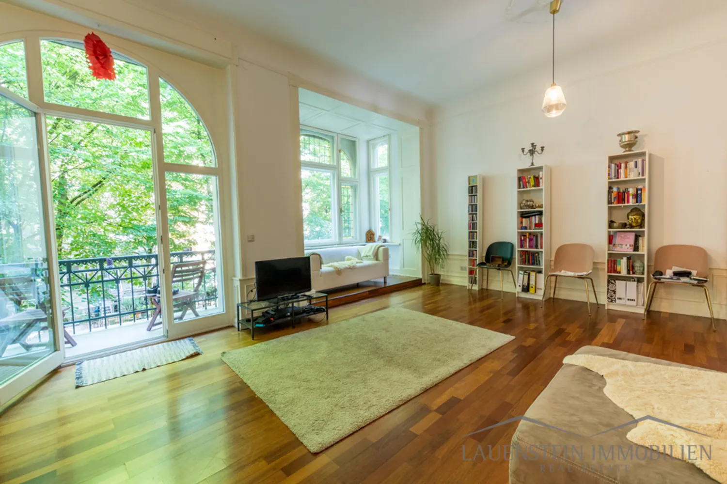 4 Zimmer Wohnung mit 138 m² in Wiesbaden – Bild 2