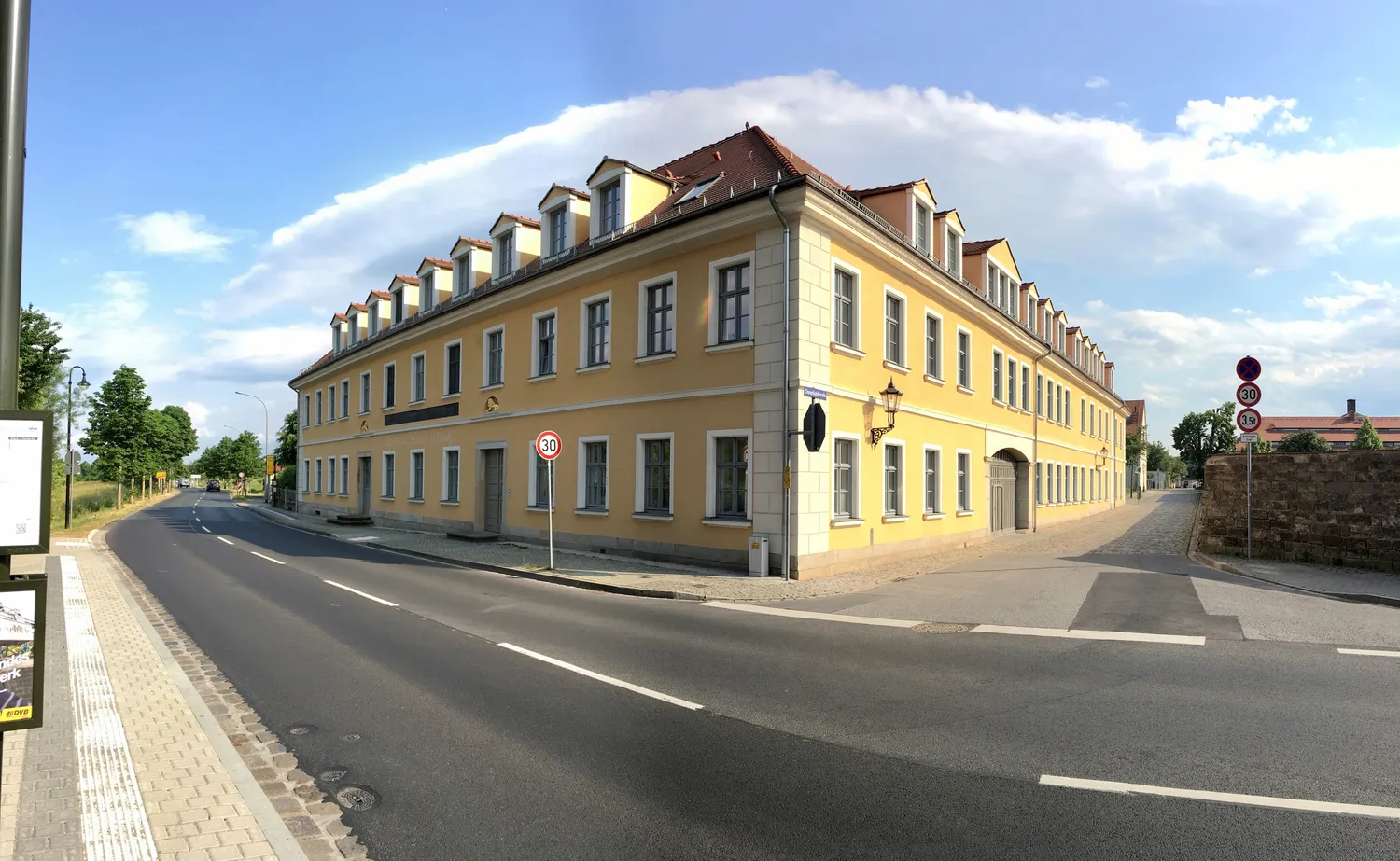 4 Zimmer Wohnung mit 133 m² in Dresden – Bild 2