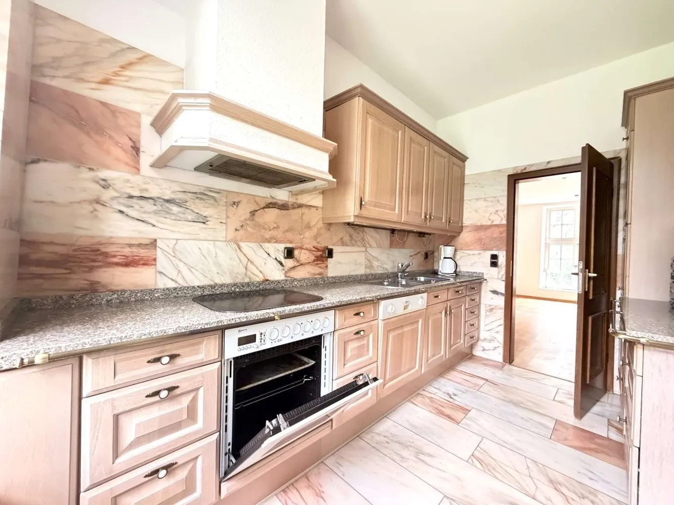 4 Zimmer Wohnung mit 215 m² in Wilhelmshaven – Bild 3