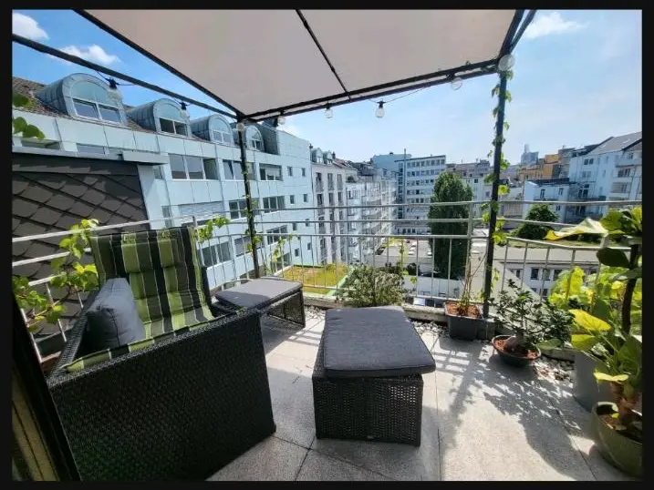 2 Zimmer Wohnung mit 95 m² in Düsseldorf – Bild 3
