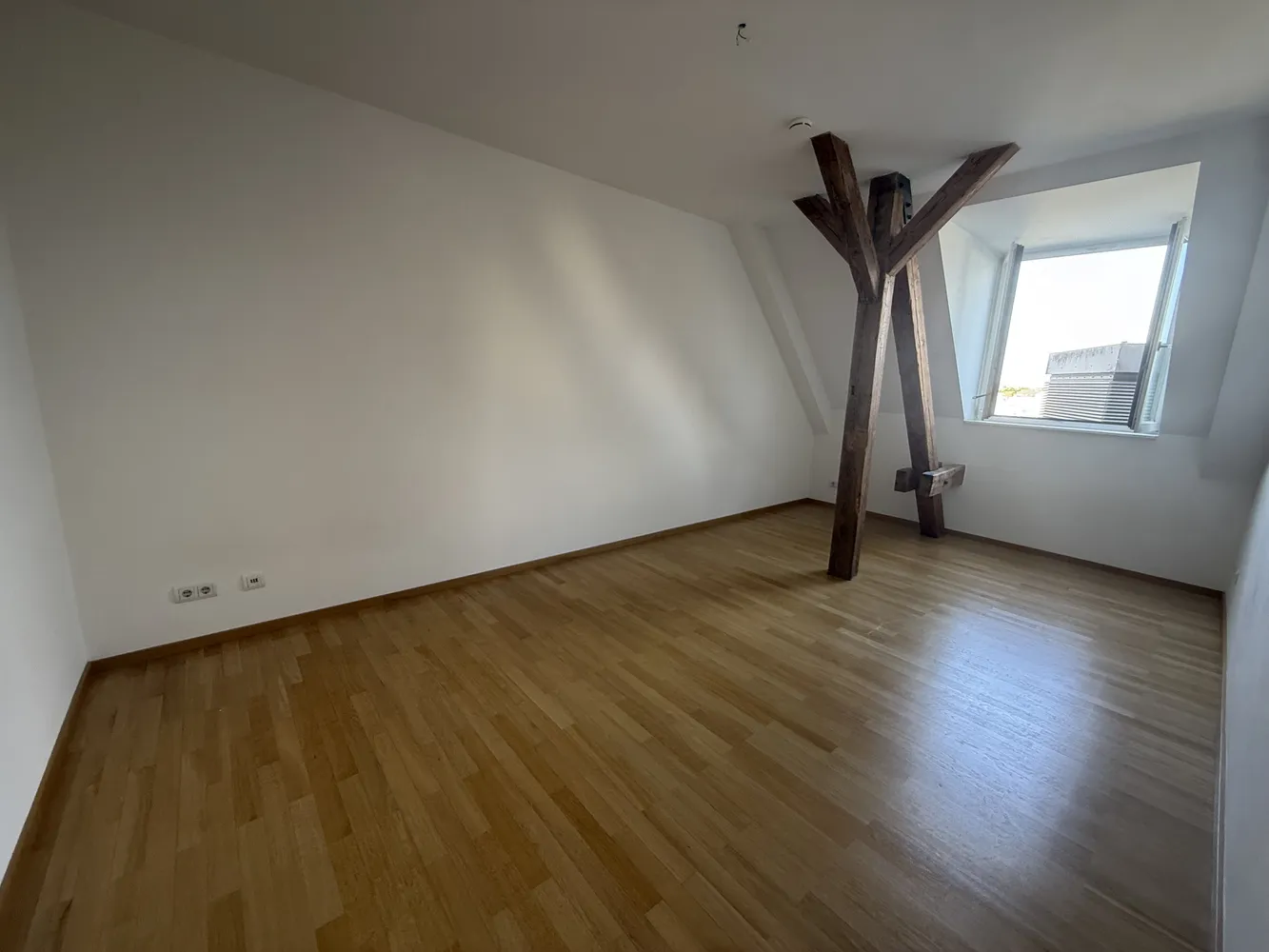 3 Zimmer Wohnung mit 98 m² in München – Bild 2