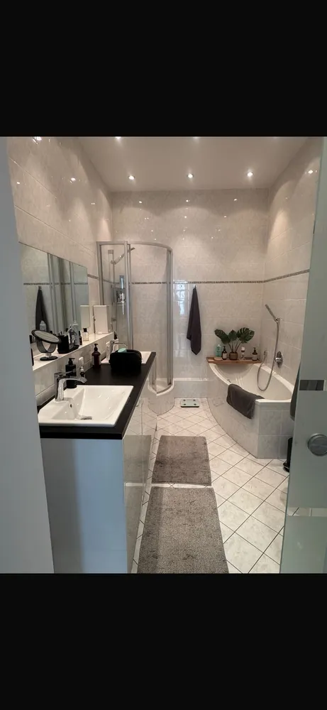 7 Zimmer Wohnung mit 230 m² in München – Bild 2