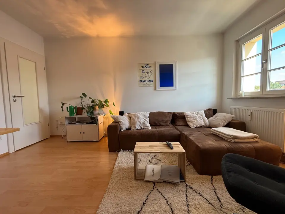 13 Zimmer Wohnung mit 67 m² in Regensburg – Bild 1